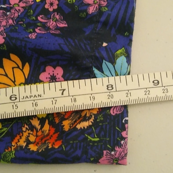 FLORAL SWIM, BOARD, EVERYDAY SHORTS, 2 ZIP, &1 HOOK & LOOP POCKET, 8.25" LENGTH - Picture 10 of 11